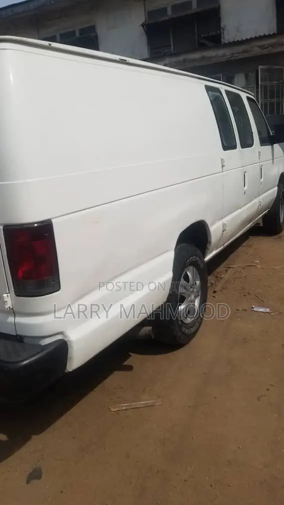 Ford E350 2006 White