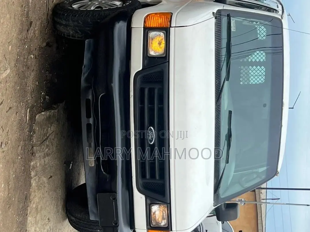 Ford E350 2006 White