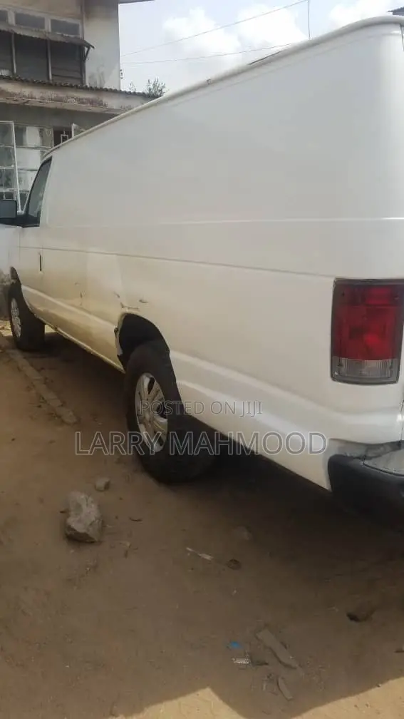 Ford E350 2006 White