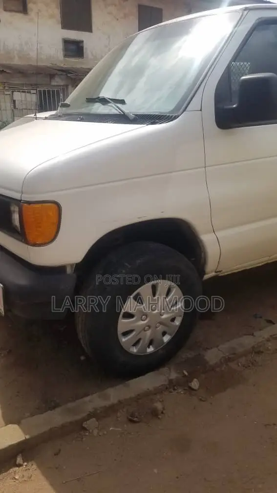 Ford E350 2006 White