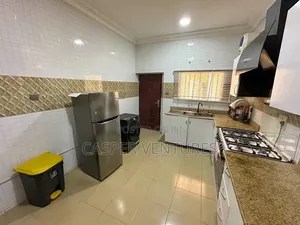 Sspacious & Serviced 3bed Duplex