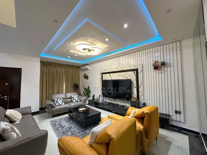 Sspacious & Serviced 3bed Duplex