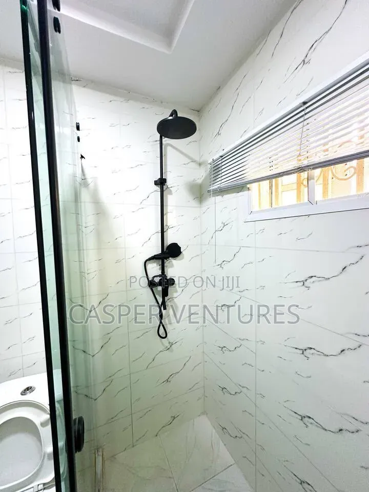 Sspacious & Serviced 3bed Duplex