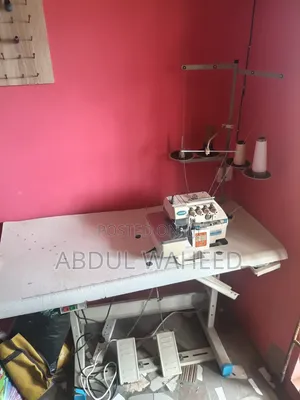 Crown 4 Thread Overlocked Weaving Machine