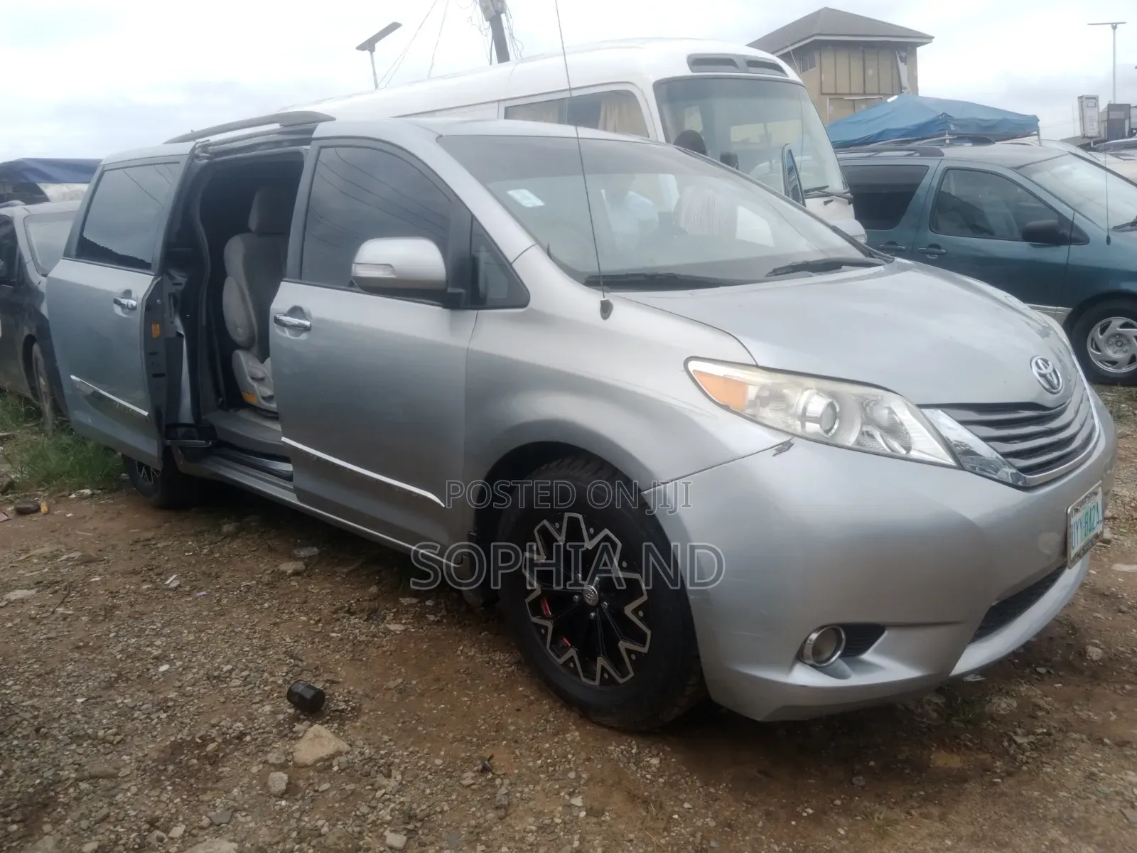 Toyota Sienna 2013 Silver