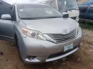 Toyota Sienna 2013 Silver