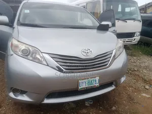 Toyota Sienna 2013 Silver
