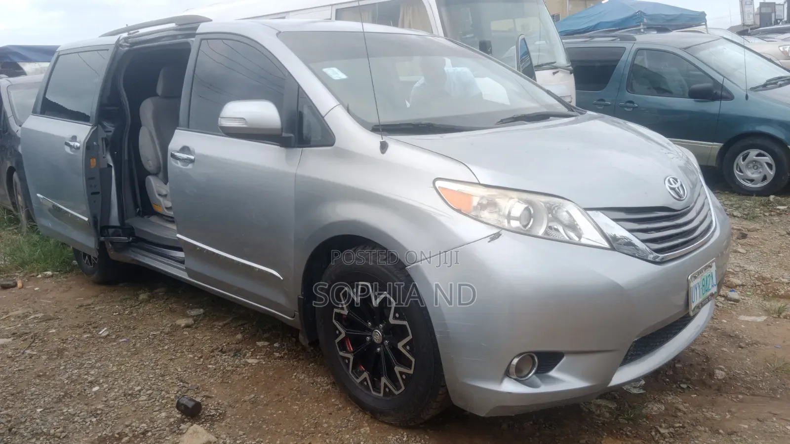 Toyota Sienna 2013 Silver