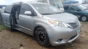 Toyota Sienna 2013 Silver