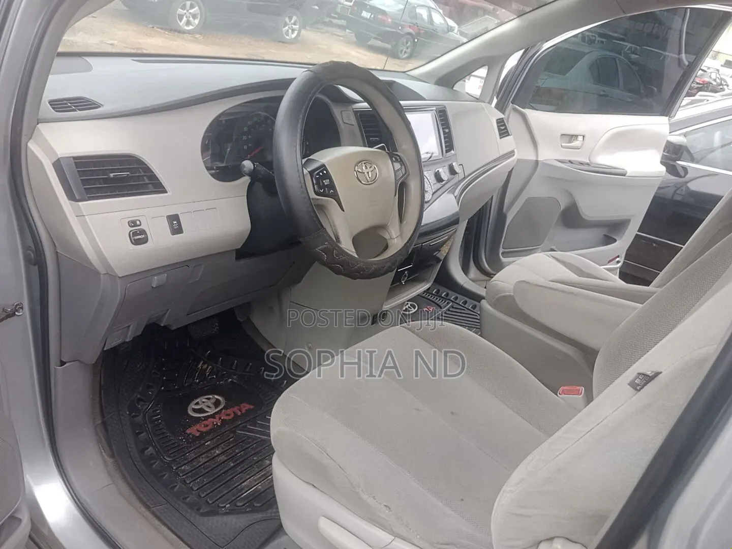 Toyota Sienna 2013 Silver