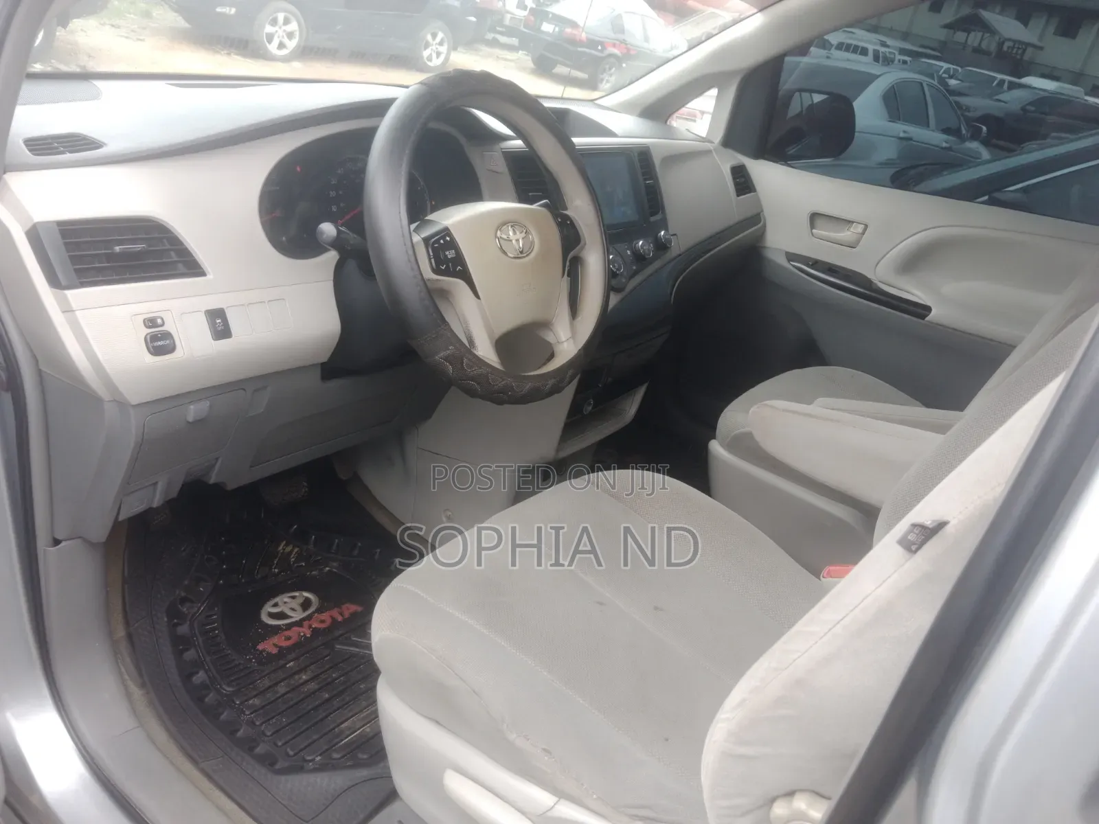 Toyota Sienna 2013 Silver