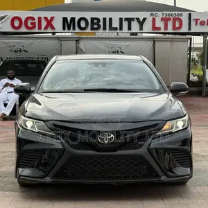 Toyota Camry SE FWD (2.5L 4cyl 8AM) 2018 Black
