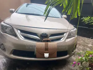 Toyota Corolla 2009 Gold