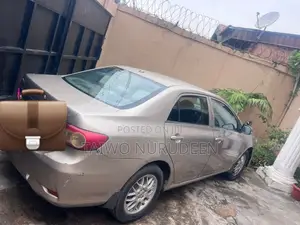Toyota Corolla 2009 Gold