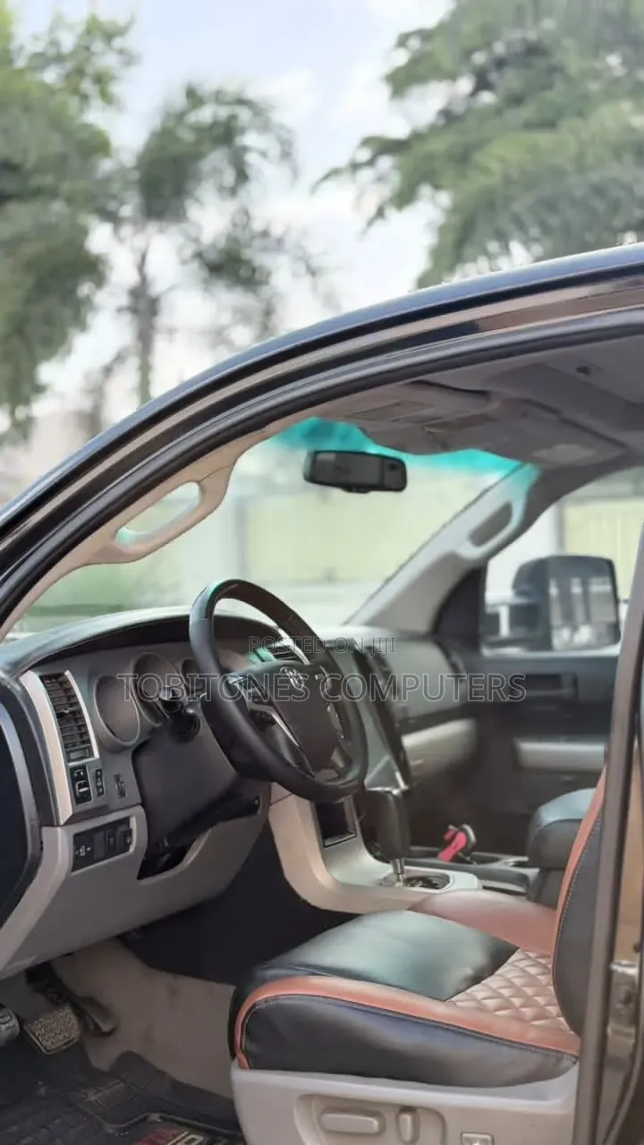 Toyota Tundra 2011 Black
