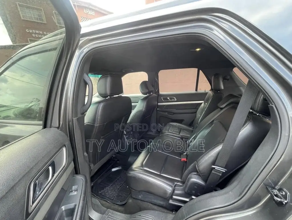 Ford Explorer 2017 Gray