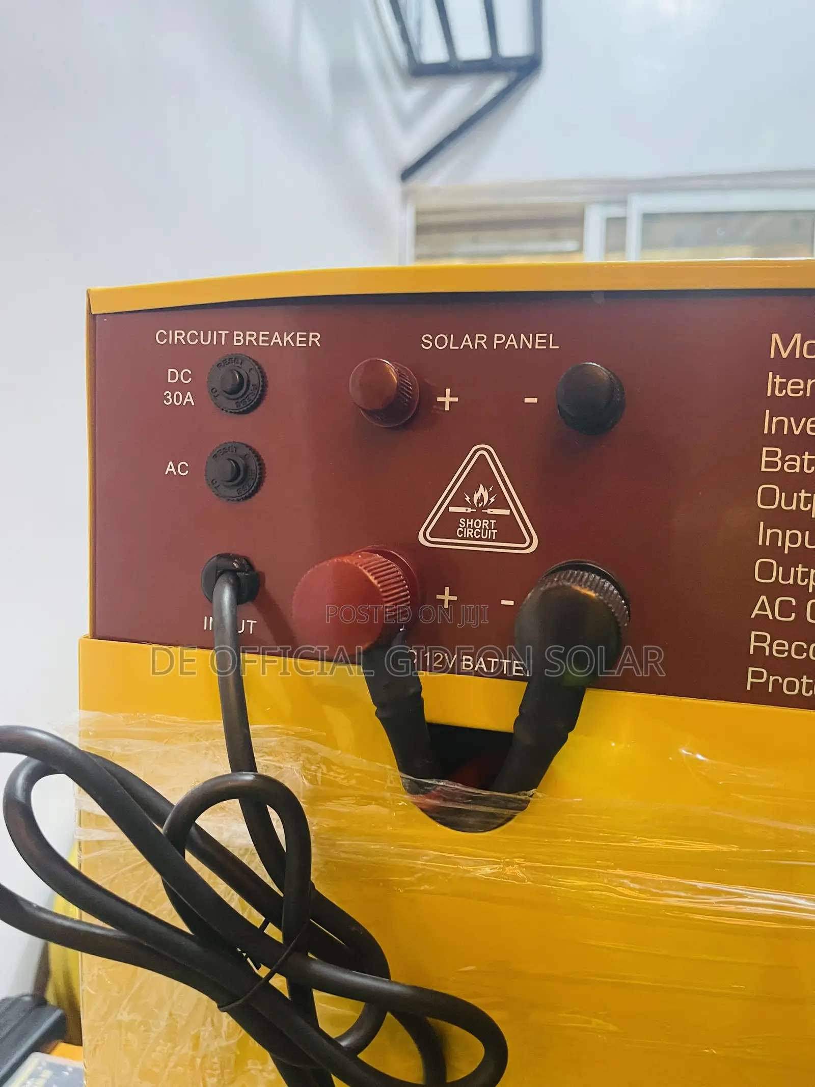 Qasa 1200VA Solar Generator With Solar Panel