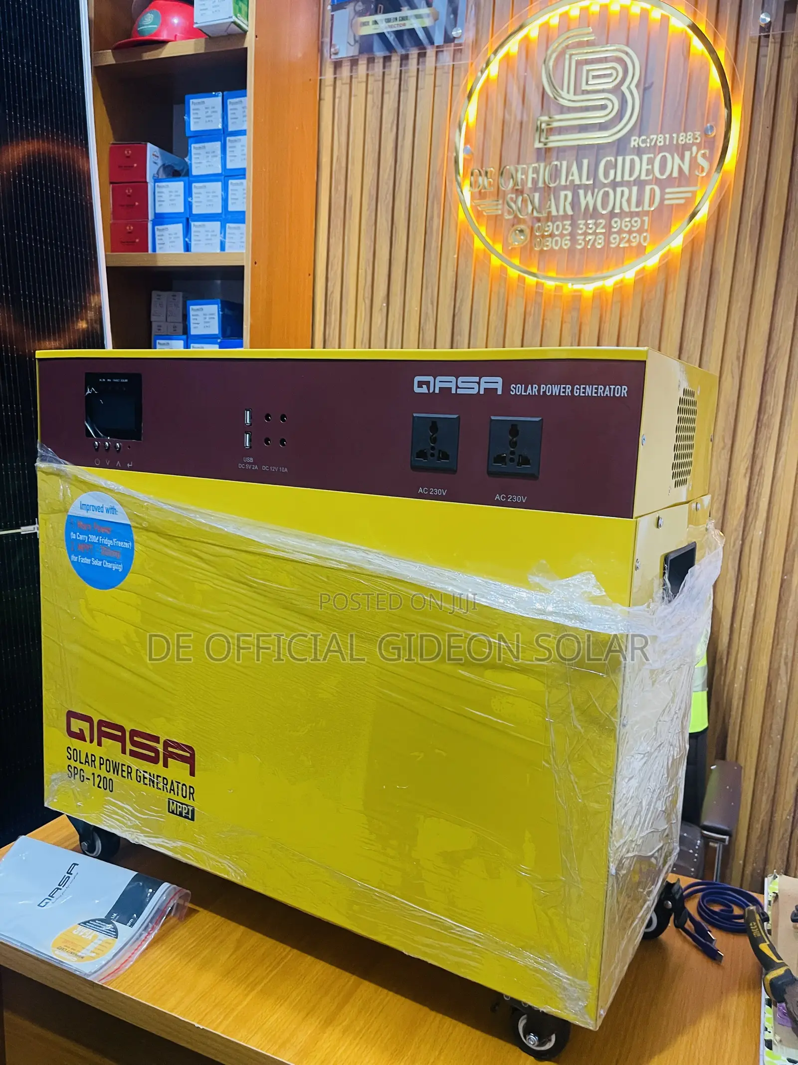 Qasa 1200VA Solar Generator With Solar Panel