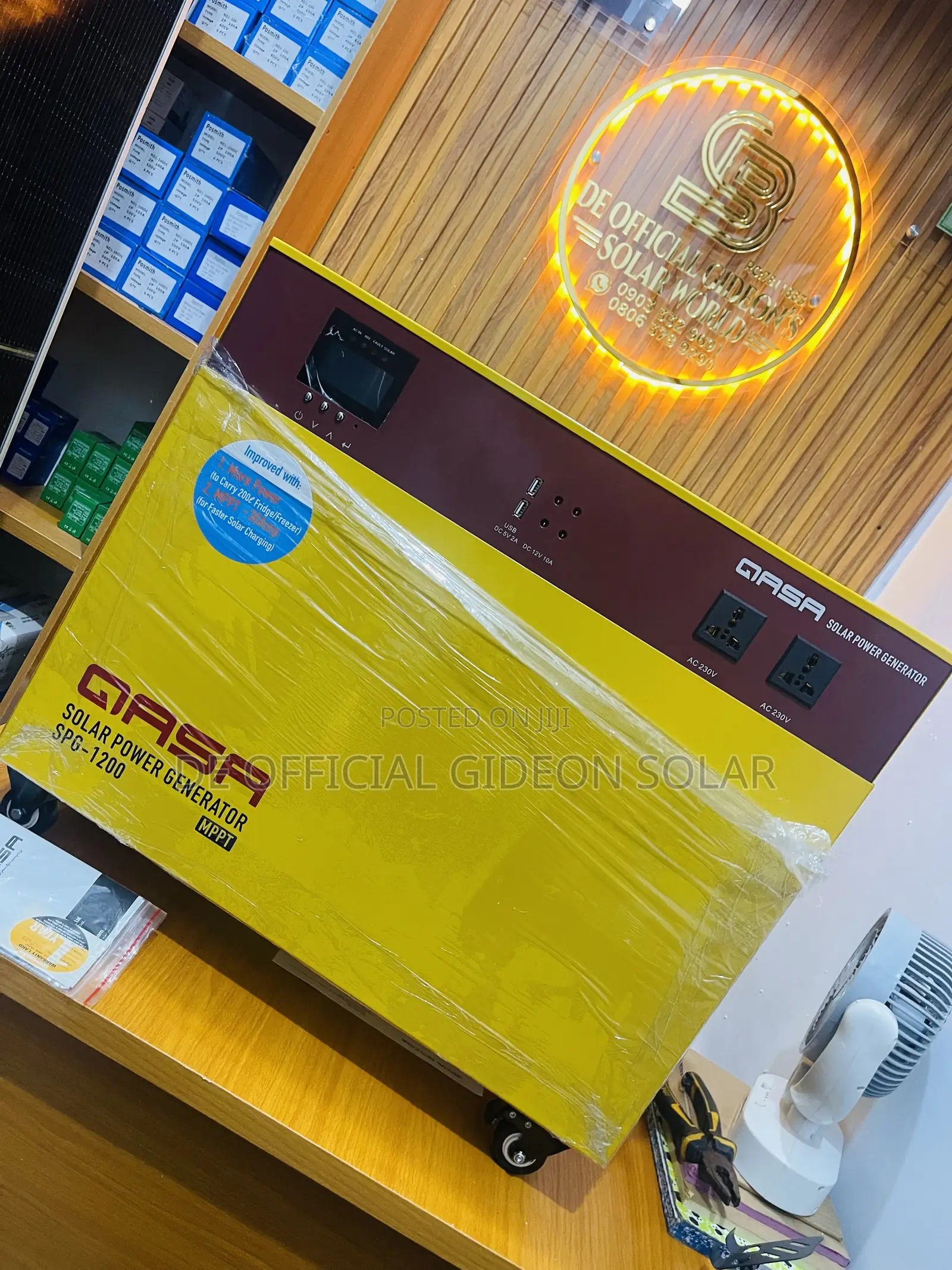 Qasa 1200VA Solar Generator With Solar Panel