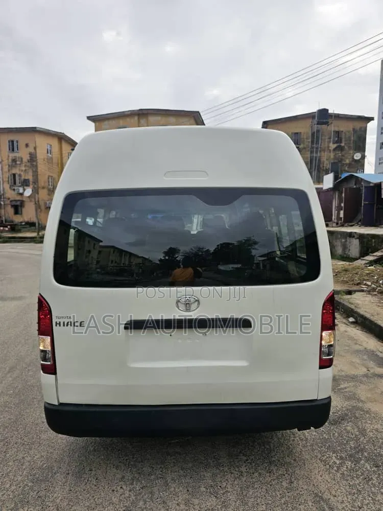 Toyota HiAce 2015 White