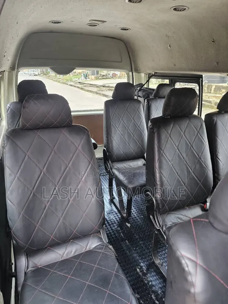Toyota HiAce 2015 White