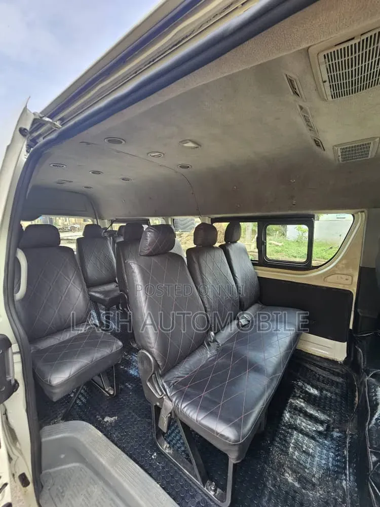 Toyota HiAce 2015 White