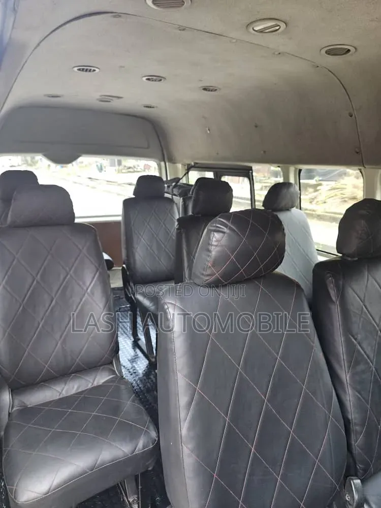 Toyota HiAce 2015 White