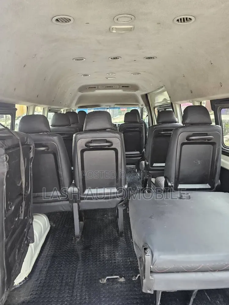 Toyota HiAce 2015 White