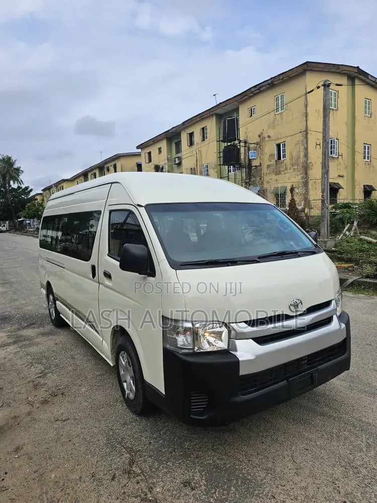 Toyota HiAce 2015 White