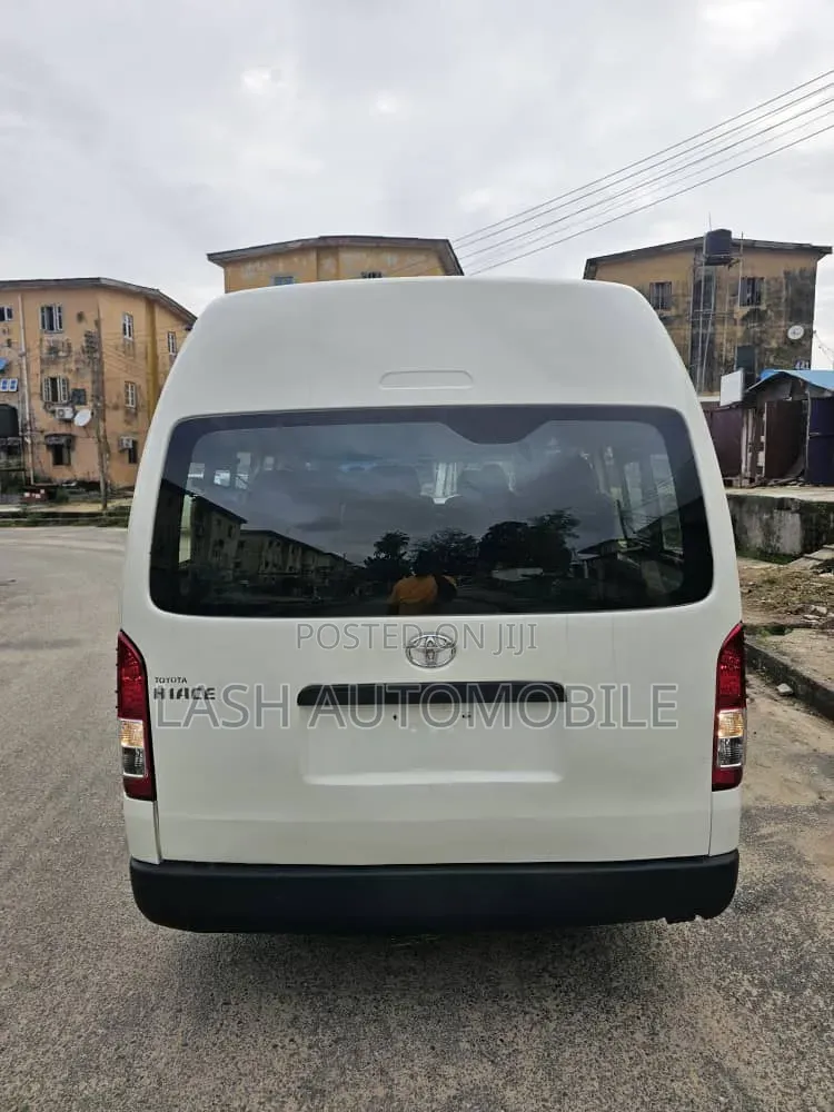 Toyota HiAce 2015 White
