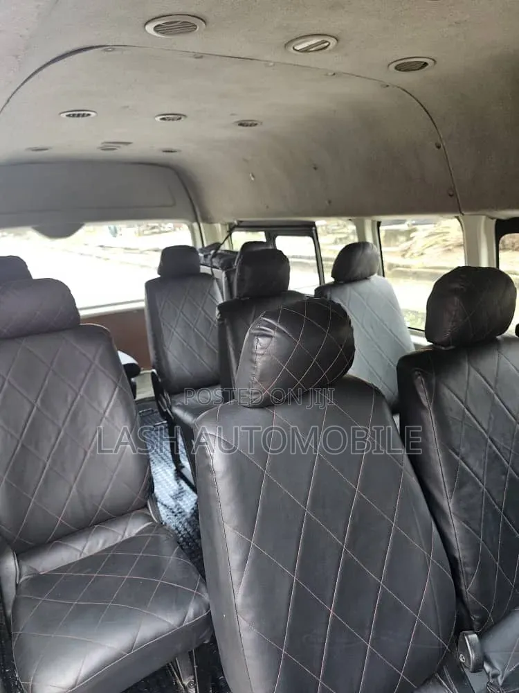 Toyota HiAce 2015 White