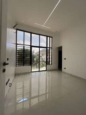 3bdrm Apartment in Lekki Phase 1 for rent