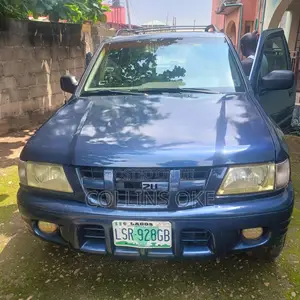 Isuzu Rodeo 2004 Blue