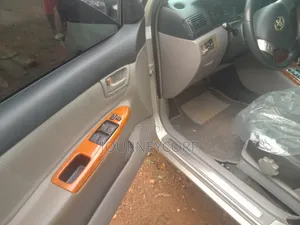 Toyota Corolla LE 2006 Gold