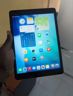 Apple iPad 9.7 64 GB Gray