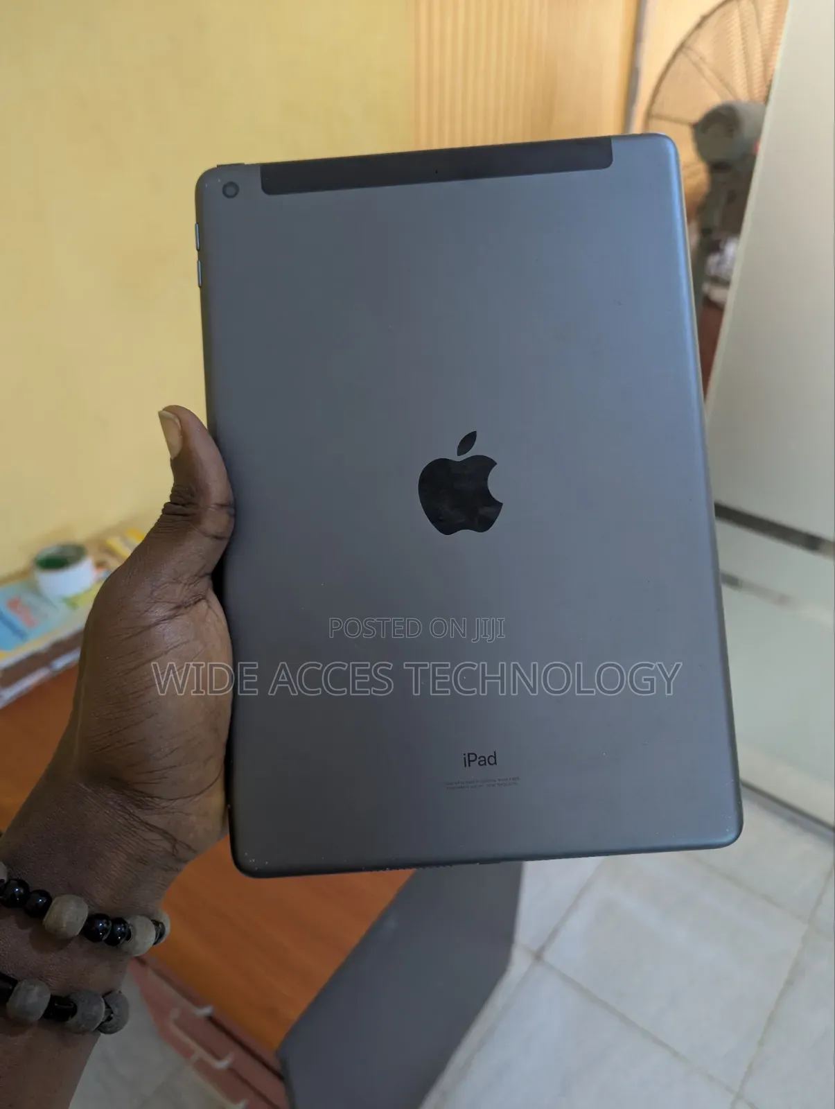 Apple iPad 9.7 64 GB Gray