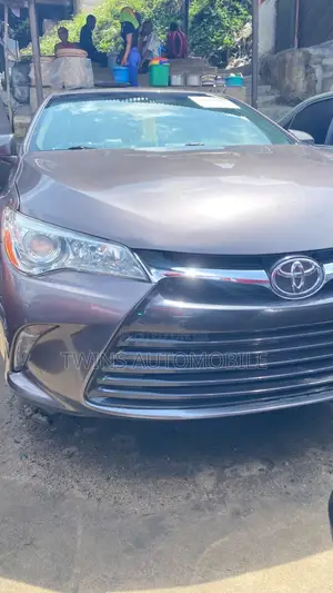 Toyota Camry XLE 4dr Sedan (3.5L 6cyl 6A) 2017 Gray