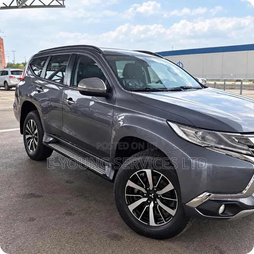 Mitsubishi Pajero Sport 2018 Gray