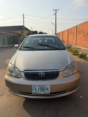 Toyota Corolla LE 2005 Gold