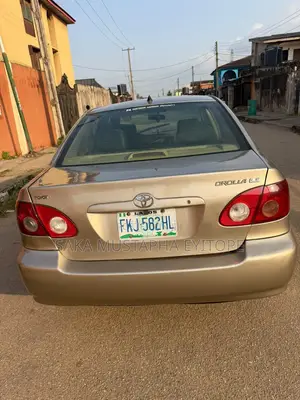 Toyota Corolla LE 2005 Gold