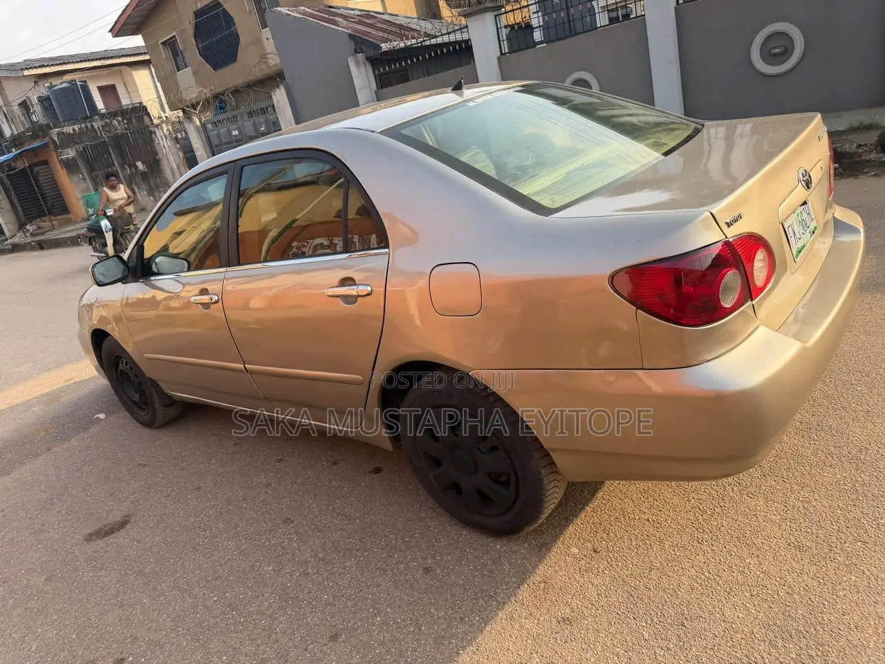 Toyota Corolla LE 2005 Gold