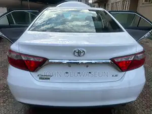 Toyota Camry LE 4dr Sedan (2.5L 4cyl 6A) 2016 White