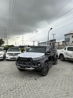 New Toyota Hilux 2025 Black