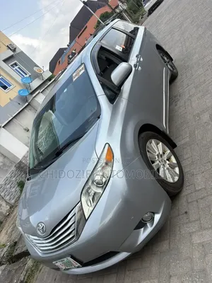 Toyota Sienna Limited 7 Passenger 2012 Silver