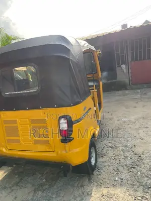 TVS King Deluxe Plus iTouch Start 2025 Yellow