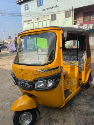 TVS King Deluxe Plus iTouch Start 2025 Yellow