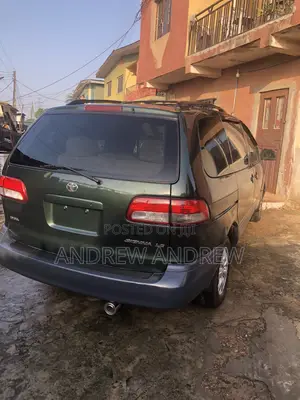 Toyota Sienna 2002 Green