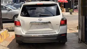 Toyota Highlander SE 2012 White