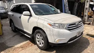 Toyota Highlander SE 2012 White