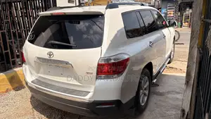 Toyota Highlander SE 2012 White